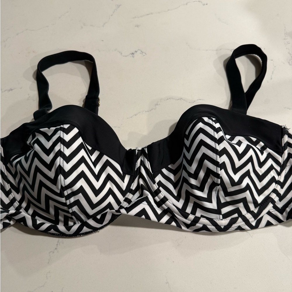 Plus Size - 20 W - Black & White Chevron Balconette Bikini Top